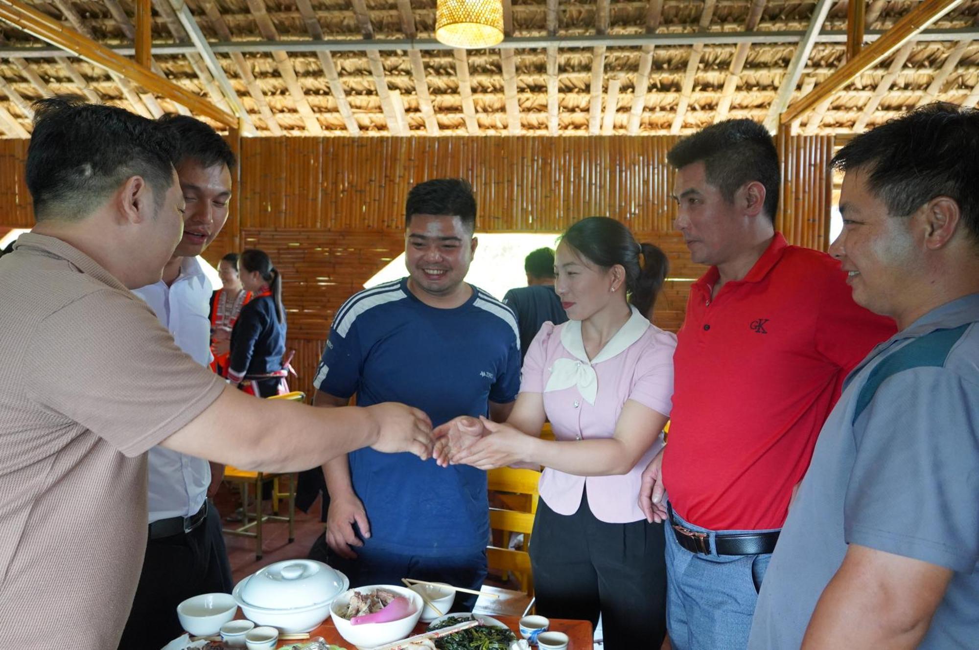 Hoang Su Phi - Mong Ngua Homestay Ha Giang Esterno foto