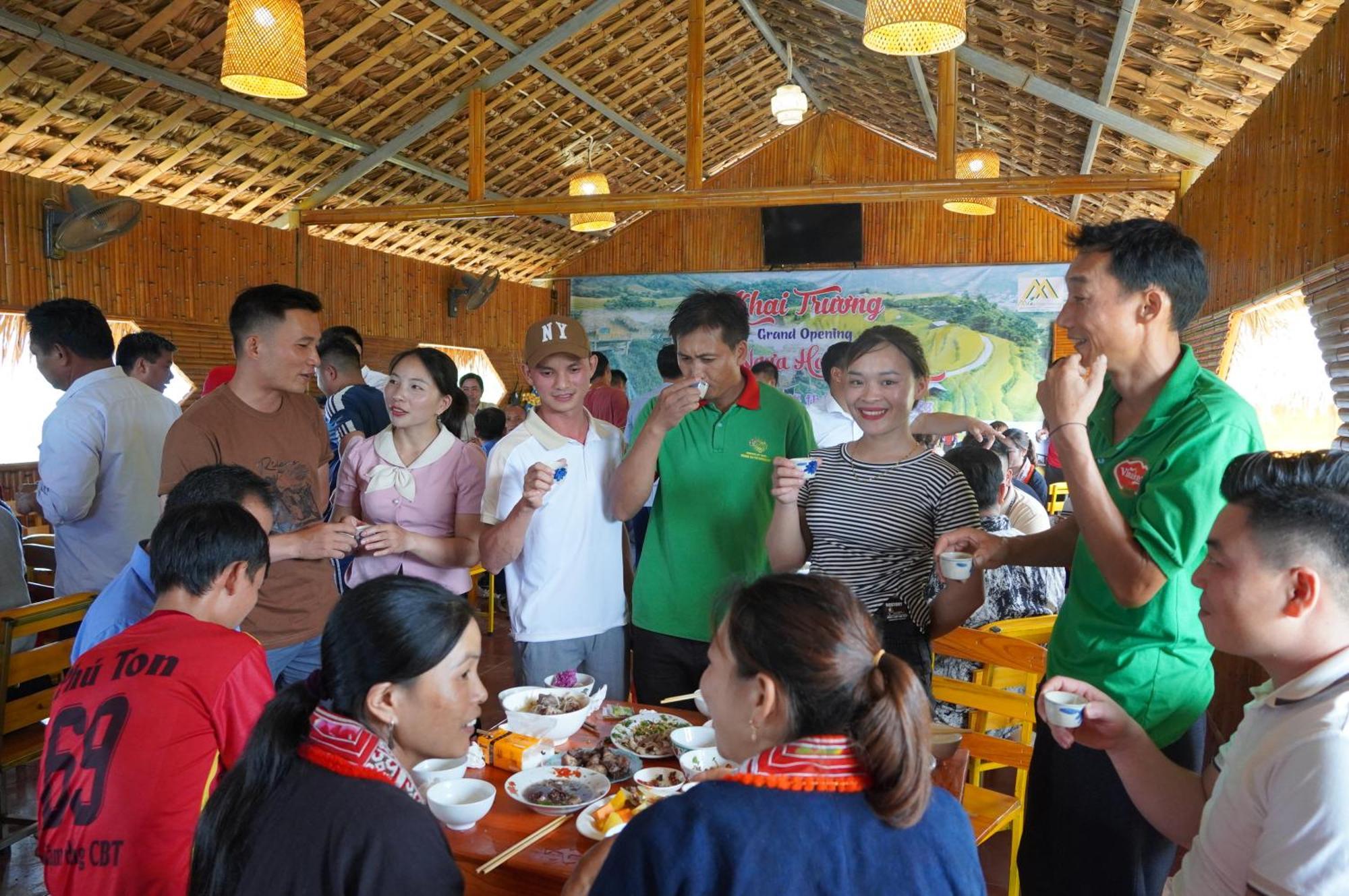 Hoang Su Phi - Mong Ngua Homestay Ha Giang Esterno foto
